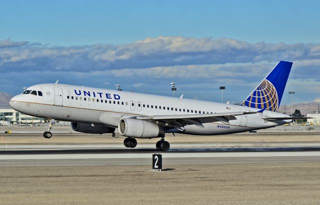 Airbus A320 (N480UA) - N480UA United Airlines 2001 Airbus A320-232 C/N 1555  - Las Vegas - McCarran International (LAS / KLAS) USA - Nevada, December 15, 2012 Photo: Tomás Del Coro