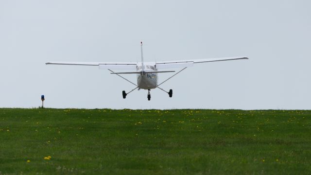 Cessna Skyhawk (N694SP)