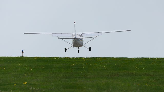 Cessna Skyhawk (N694SP)