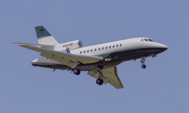 Dassault Falcon 900 (N667HF) - Runway 02L arrival @KDPA.