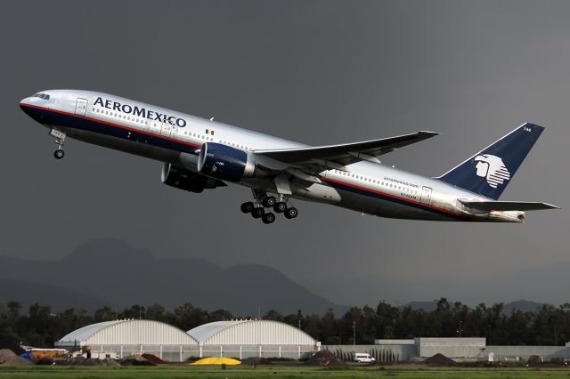 Boeing 777-200 (N746AM) - Quality