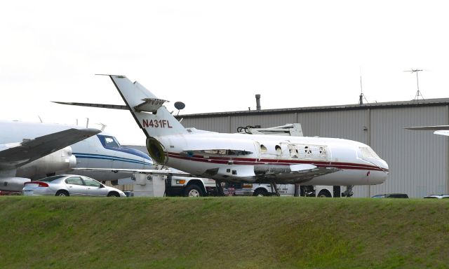 Dassault Falcon 20 (N431FL) - IFL Group Falcon 20F N431FL in Oakland County Airport