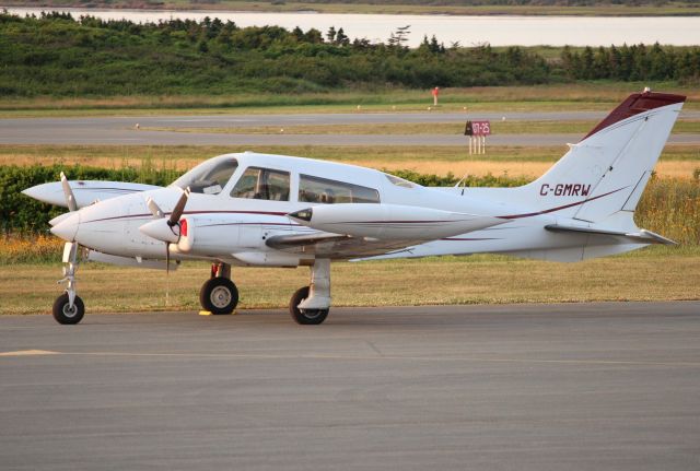 Cessna 310 (C-GMRW)