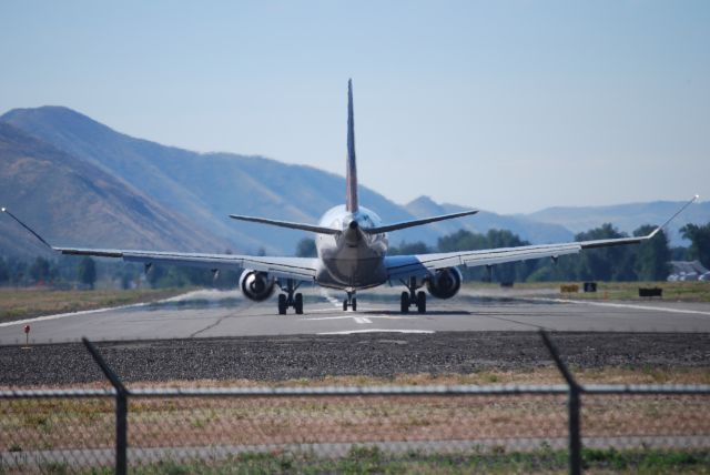 Embraer 175 (N109SY)