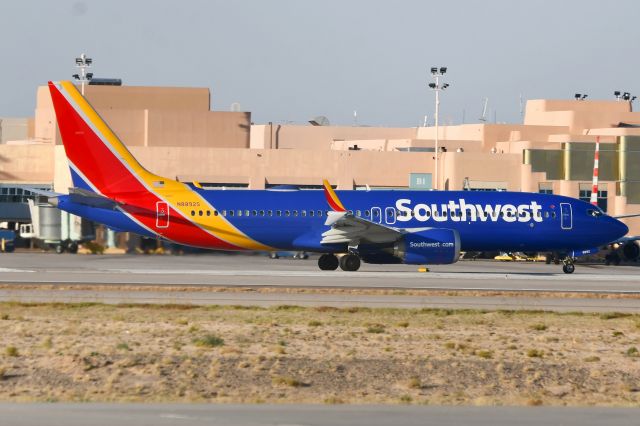 Boeing 737 MAX 8 (N8892S)