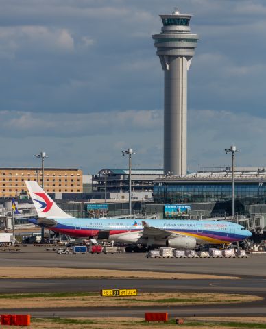 Airbus A330-200 (B-5943)