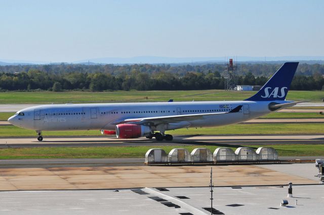 Airbus A330-300 (LN-RKH) - Seen at KIAD on 10/7/2010.