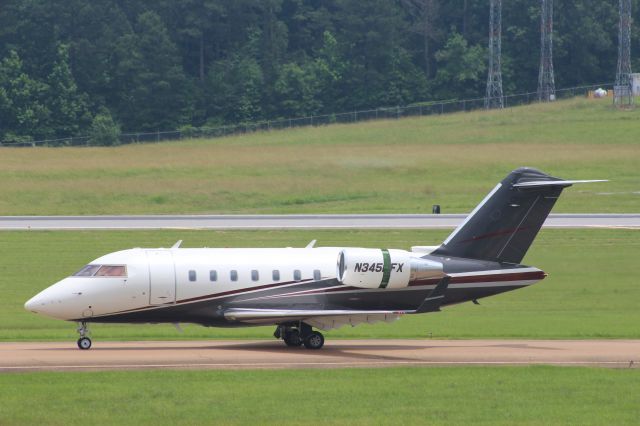 Canadair Challenger (N345FX) - Showing off the thrust reversing while taxiing!