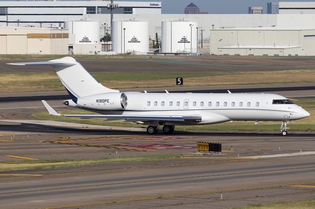 Bombardier Global Express (N180PE)