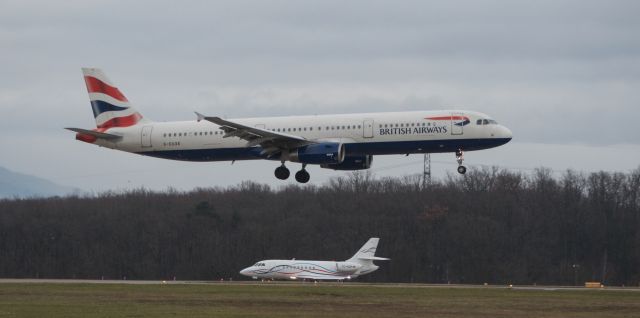 Airbus A321 (G-EUXE)