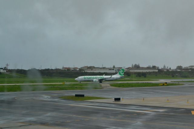 BOEING 737-600 (F-GZHY)