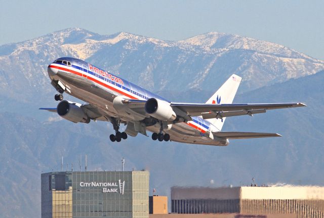 Boeing 757-200 (N335AA)