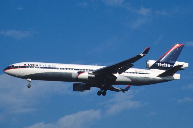 Boeing MD-11 (N804DE) - Final Approach to Narita Intl Airport Rwy34L on 1999/10/24