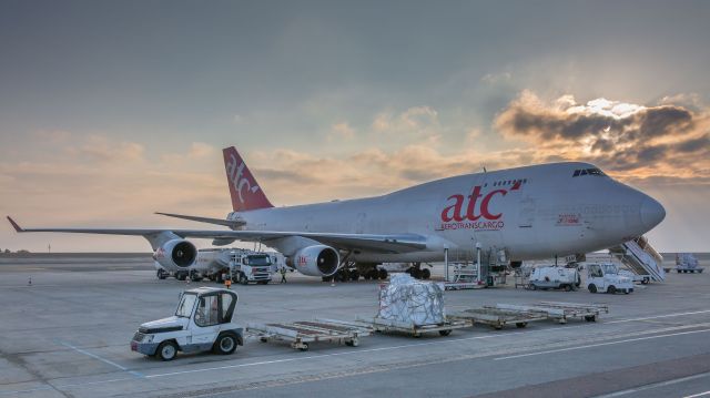 Boeing 747-200 (ER-BAM)