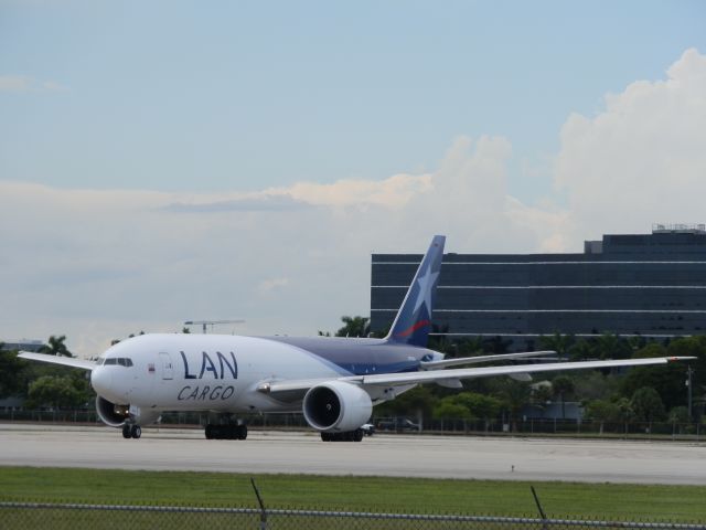 BOEING 777-200LR (N776LA)