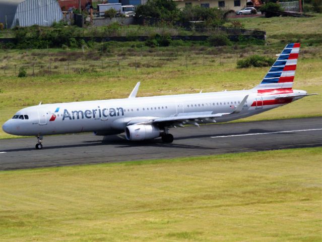 Airbus A321 (N160AN)