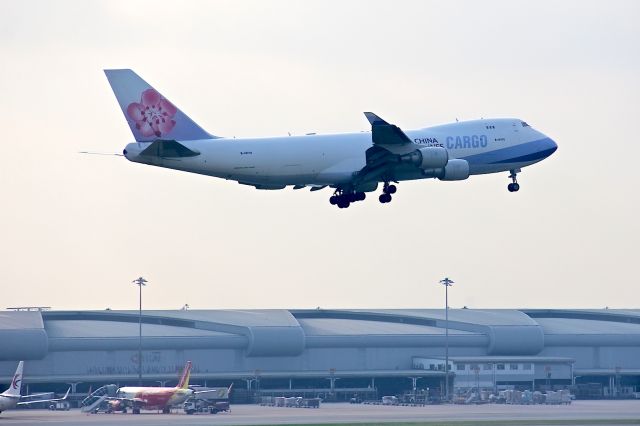 Boeing 747-400 (B-18710)