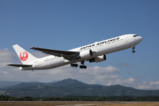 BOEING 767-300 (JA8976) - August 20th 2017:HKD-HND.