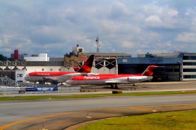 Fokker 100 (PR-OAD)