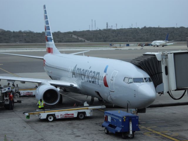 Boeing 737-800 (N990AN)