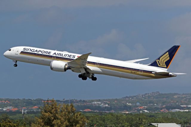 BOEING 787-10 Dreamliner (9V-SCT)