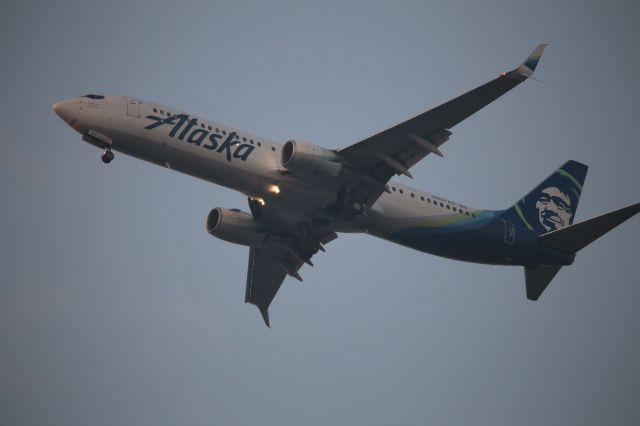 Boeing 737-900 (N457AS)
