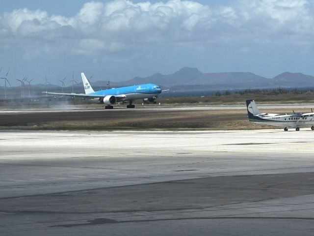 Boeing 777-200 (PH-BVW) - March 8, 2025. KLM flight landing from Amsterdam.
