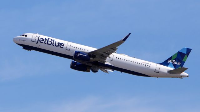 N999JQ — - From the roof of Terminal C at Logan. EOS 5DS-R with Canon 70-200 ƒ/2.8 L USM Lens