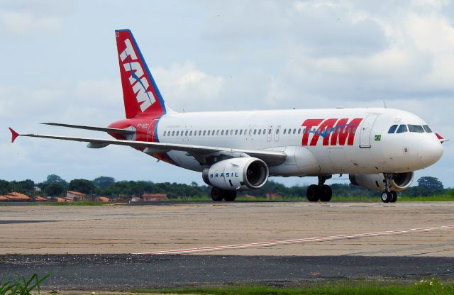 Airbus A320 (PT-MZZ)