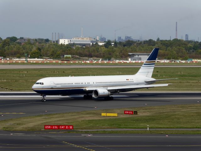 BOEING 767-300 (EC-LZO) - Privilege Style B767-300ER EC-LZO havong landed on 23L DUS and taxiing to terminal, 15.09.2019.