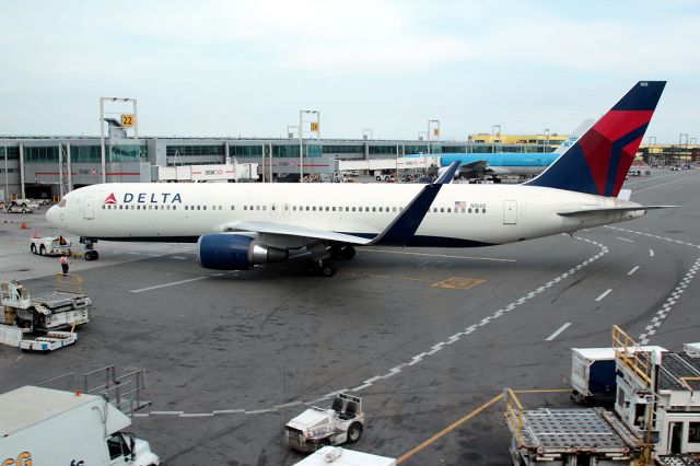 BOEING 767-300 (N1605) - Seen from the airport monorail as I was going to the AA terminal.