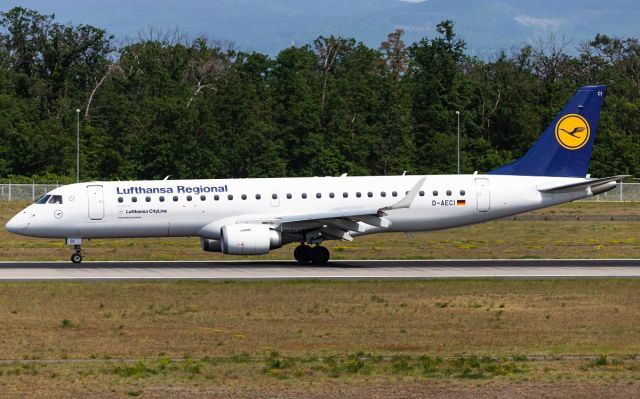 Embraer ERJ-190 (D-AECI)