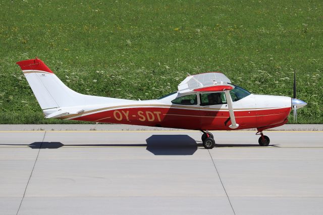 Cessna Skylane (OY-SDT)