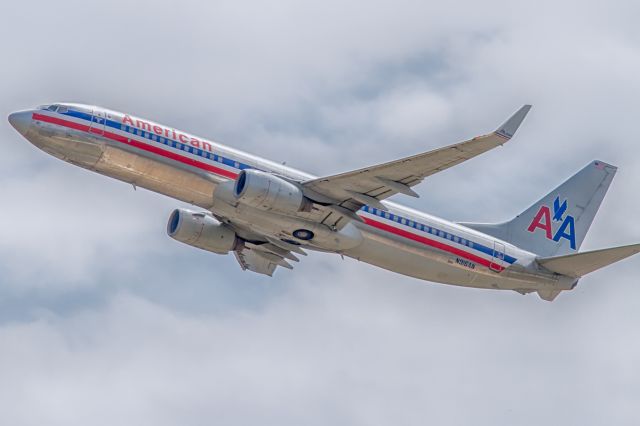 Boeing 737-800 —