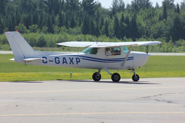 Cessna Commuter (C-GAXP) - C-GAXP Cessna 150 L RVA Aéroport de Trois-Rivières QC. CYRQ 13-07-2019