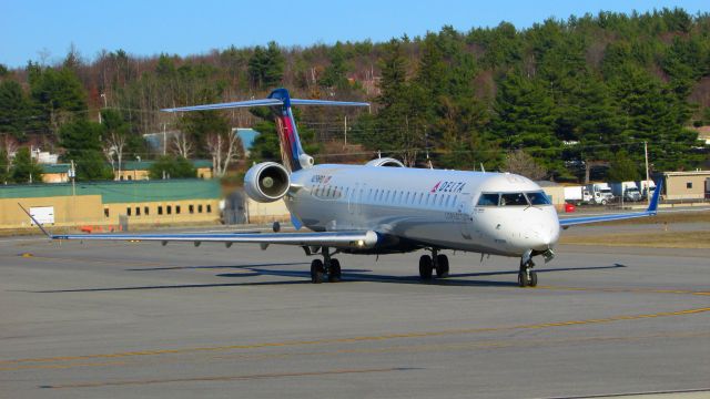 Canadair Regional Jet CRJ-200 —