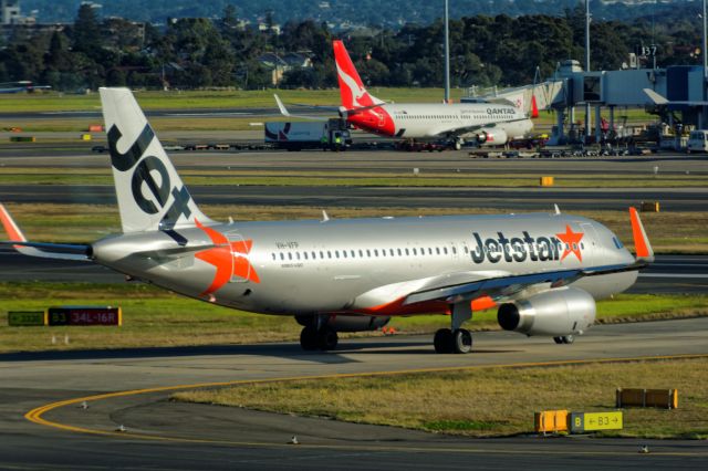 Airbus A320 (VH-YFP)