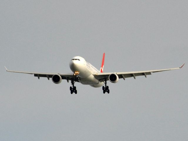 Airbus A330-300 (VH-QPJ) - On short finals for runway 05. Thursday 12th July 2012.