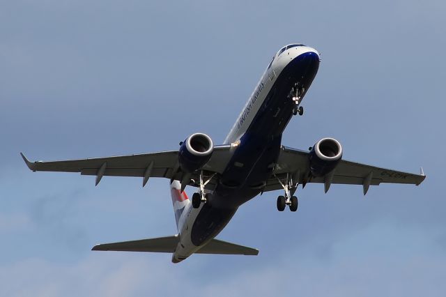 Embraer ERJ-190 (G-LCYK)