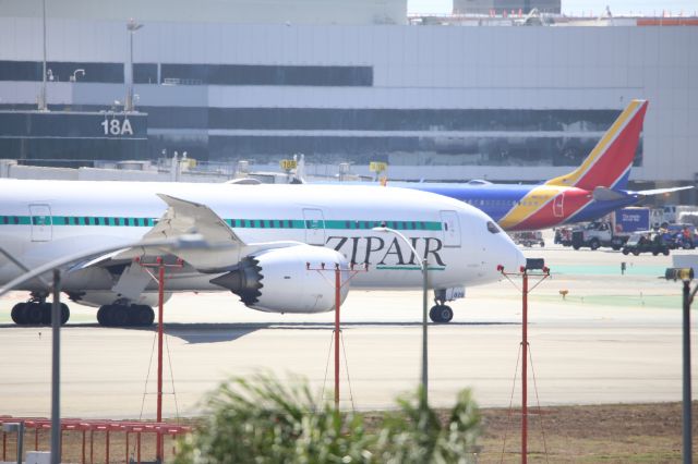 Boeing 787-8 (JA826J)