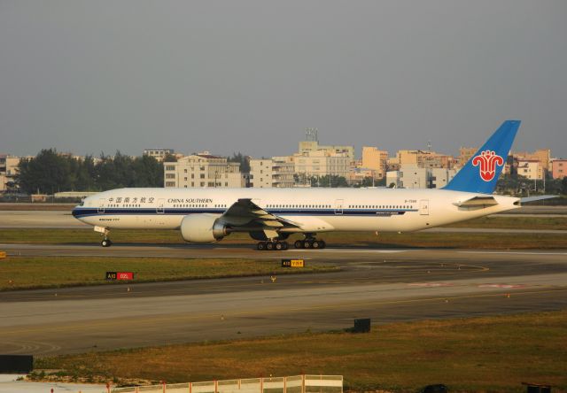 BOEING 777-300ER (B-7588)