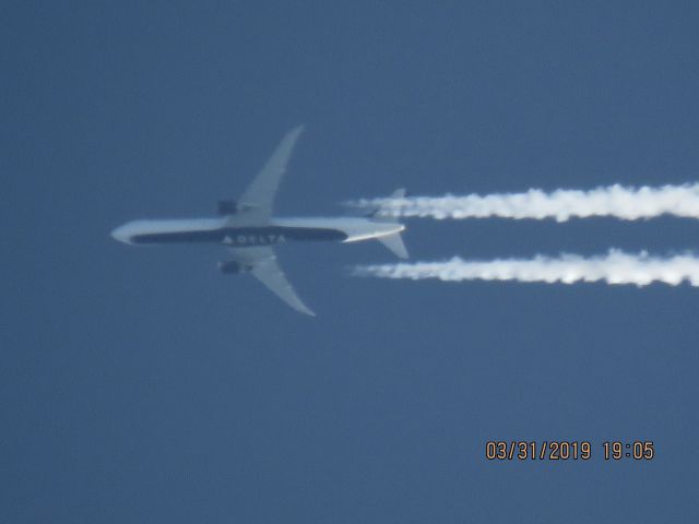 BOEING 767-400 (N832MH)