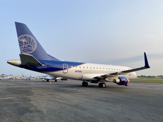Embraer 170/175 (N175RS) - Downtown 175 - BSIF