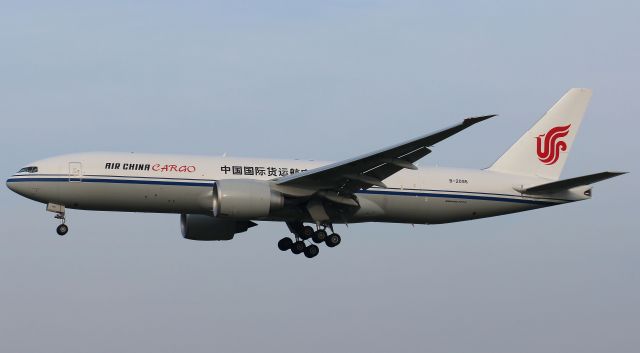 BOEING 777-200LR (B-2095)