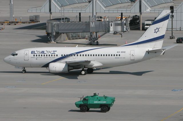Boeing 737-700 (4X-EKE)