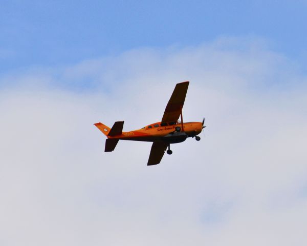 Cessna T207 Turbo Stationair 8 (N684S) - Cessna T207 N684S over Seattle Boeing Field 