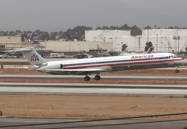 McDonnell Douglas MD-80 (N450AA)