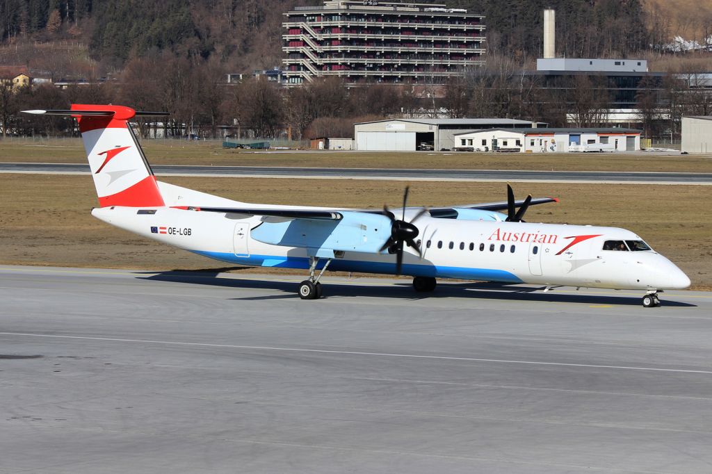 de Havilland Dash 8-400 (OE-LGB)