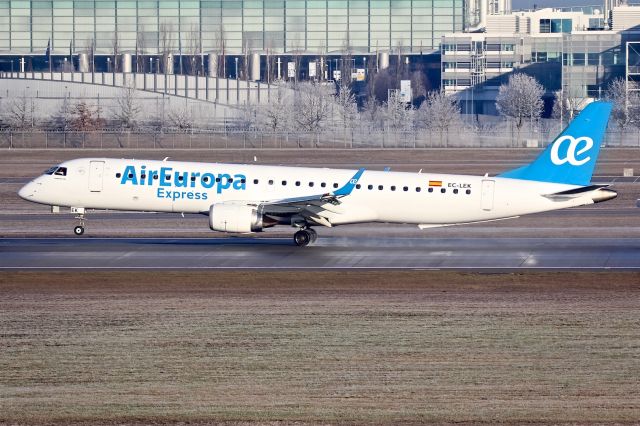 Embraer ERJ-190 (EC-LEK)