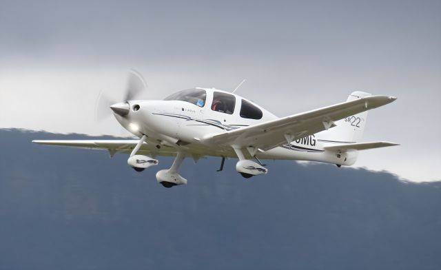 Cirrus SR-22 (VH-OMG)